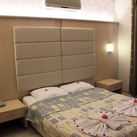 Ozcan Beach Hotel ทูรุนช์ ภายนอก รูปภาพ